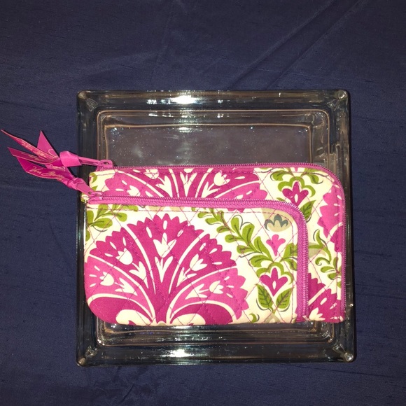 Vera Bradley Handbags - 💐VB Julep Tulip  zip wristlet wallet💐